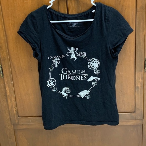 Game of thrones T shirt scoop neck 19 in pit pit length 23 in HBO fantasy - Picture 1 of 6